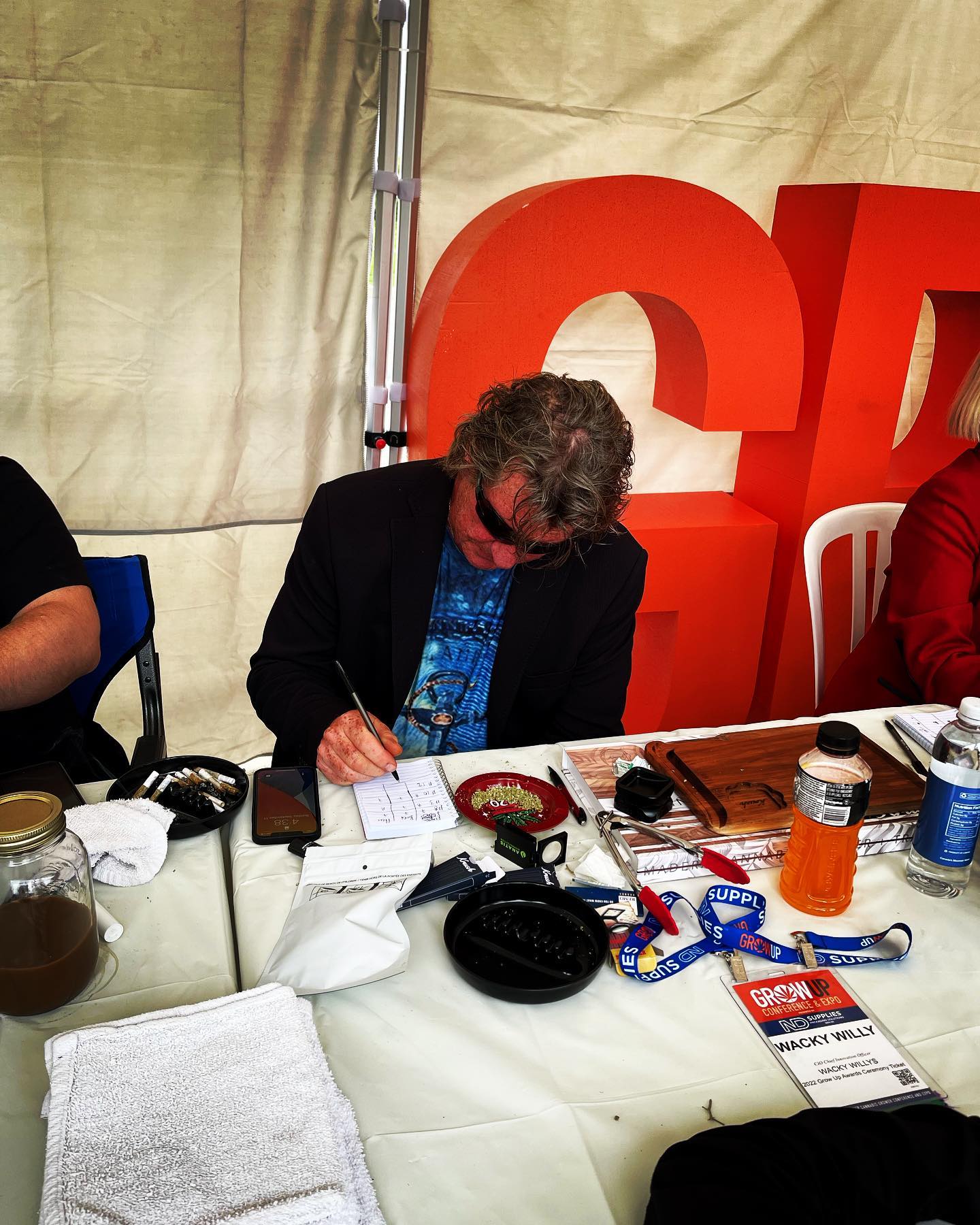 Feeling Highly Judgey! 🤩What an amazing experience here at #CannaCup tasting the best of the best with this awesome line up of professional cannabis lovers…on a busy street side fully legal #consumptionlounge 😇💨💨💨🏆🥇🥈🥉#growupconference