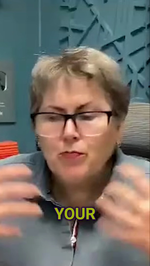 Do you start with the layout or the blocks? 🤔🔨 Timna has a definite preference.
#DesignProcess #CreativeThinking #LayoutVsBlocks #timnatarr #quilter #amazingpeople #colorful