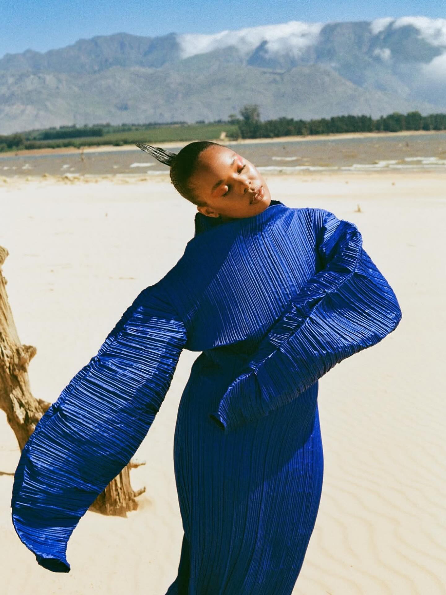 One with the wind 🌬️💙 Barbizon PA grad @candicesabiduria for @truelovemagazine