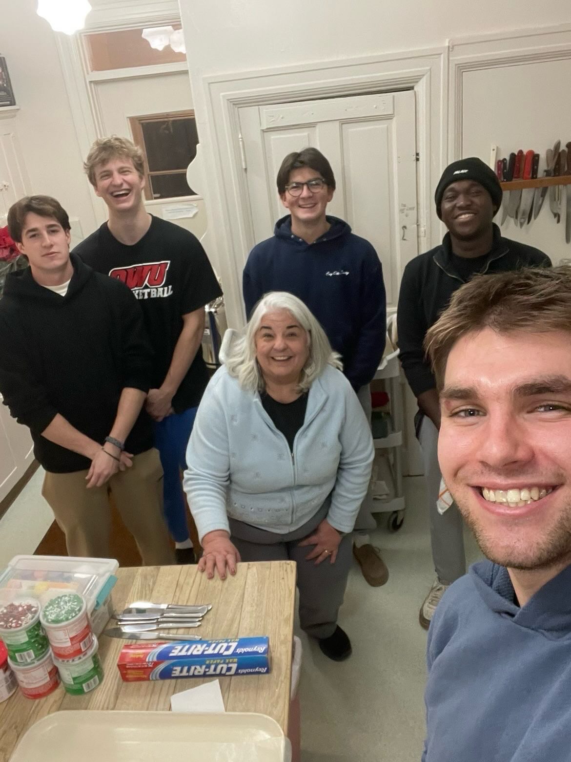 Christmas season is here. The Men of Fiji helped the Women’s City Club of Delaware by cleaning the basement, putting up Christmas decorations, and baking and packaging cookies for the women of the club. Proud to spread joy and gratitude in our community 🎄❤️
