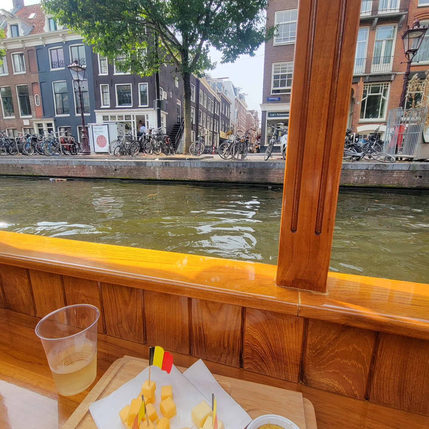 Who's up for a solo adventure through Amsterdam and the Dutch countryside? Visit our blog for some of the best sights to see in just 4 days!
.
.
.
.
#traveltheworld #twogirlsgetaway #girlslovetravel #solotravel #amsterdam #thenetherlands๐ณ๐ฑ #canals #cheese #vangogh